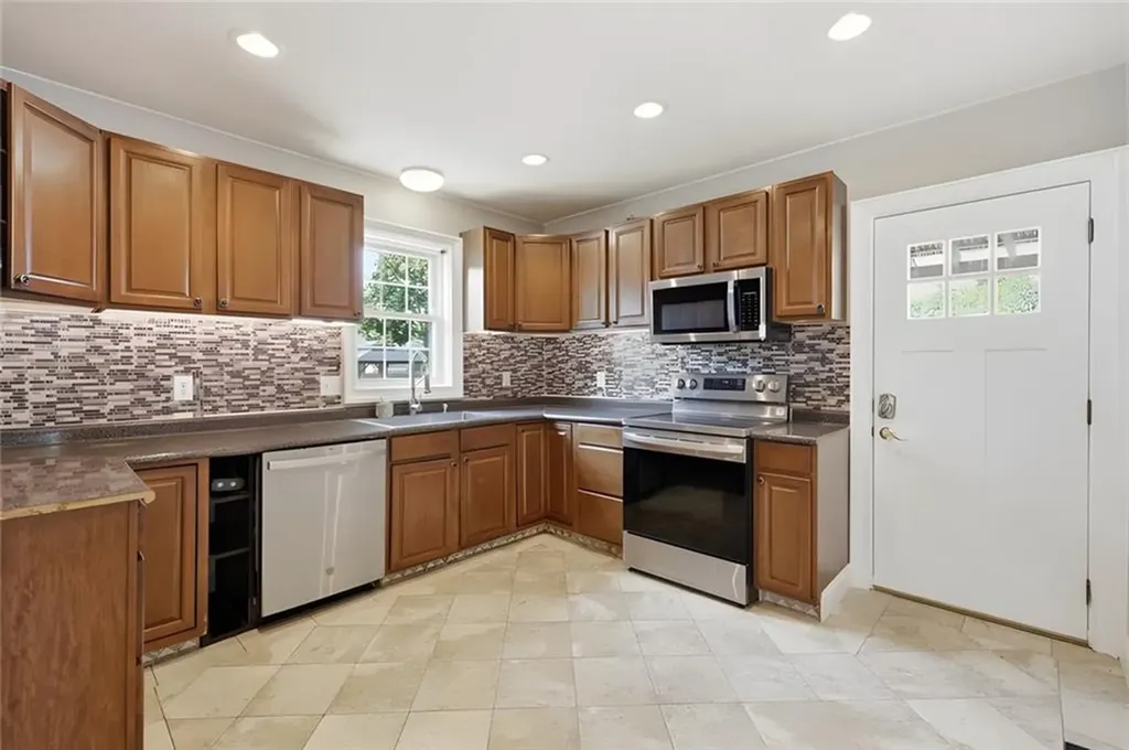 5 Thayer Place Warwick RI 02888