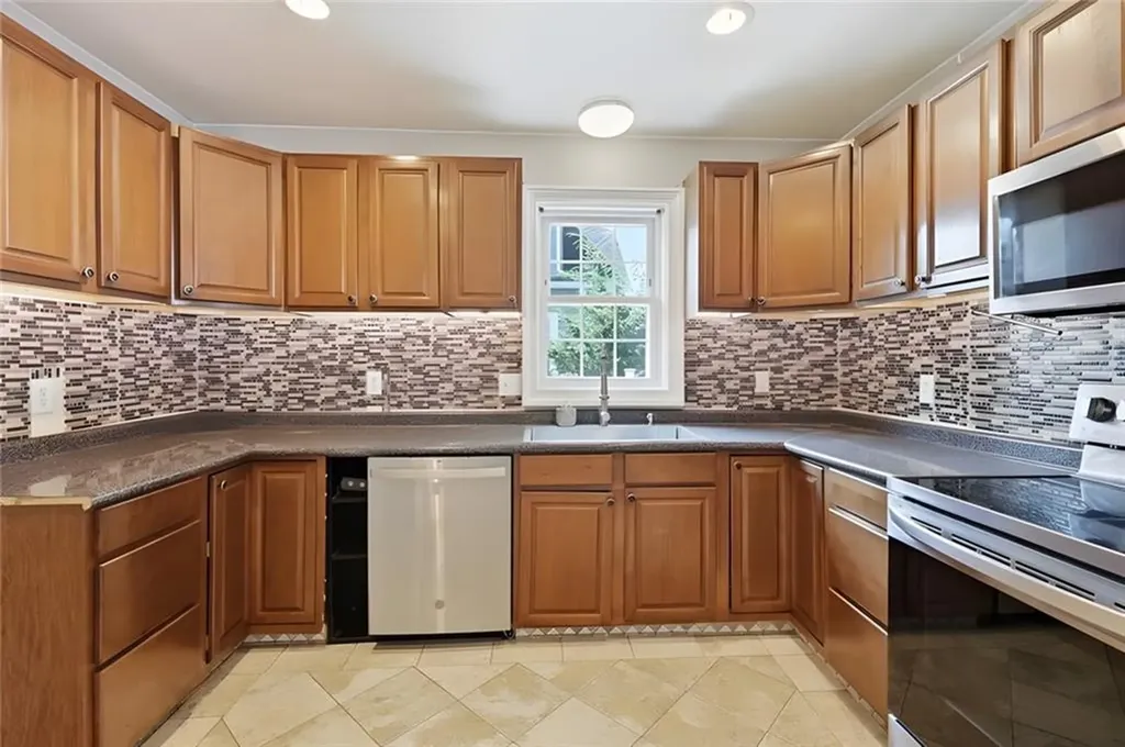 5 Thayer Place Warwick RI 02888