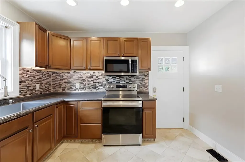 5 Thayer Place Warwick RI 02888