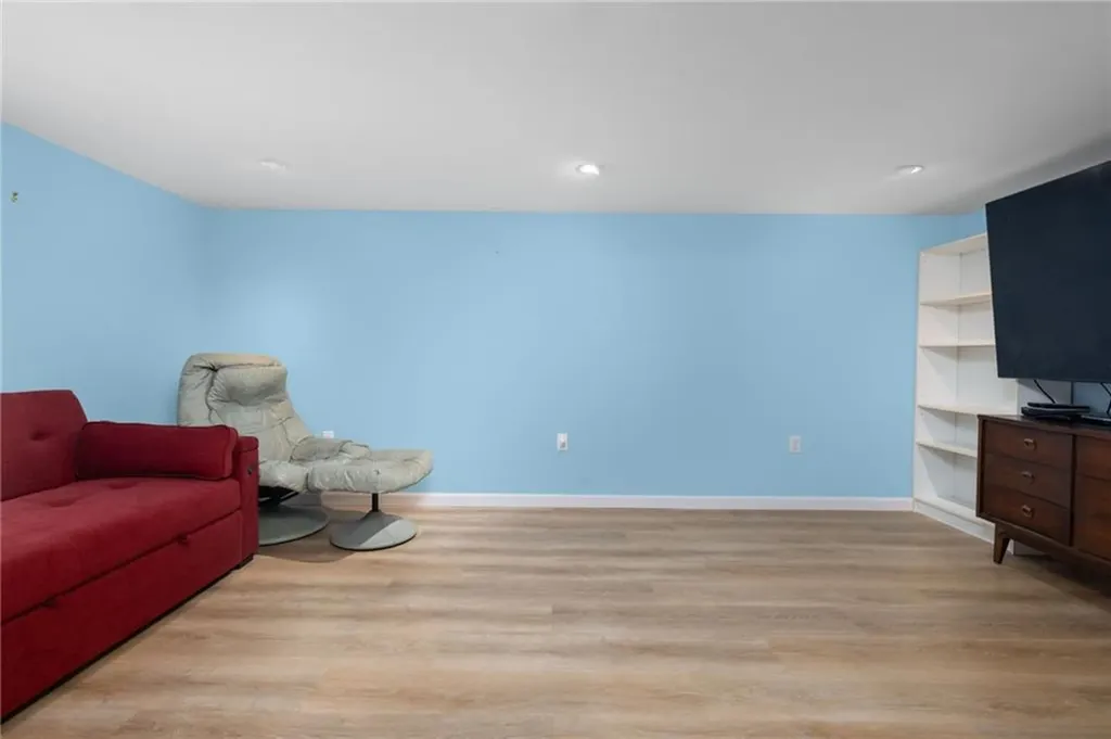 35 Post Road Westerly RI 02891