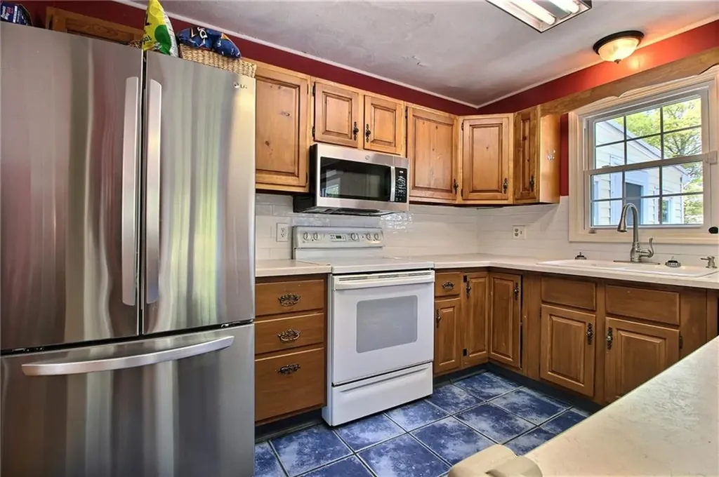 11 Wadchu Road Westerly RI 02891