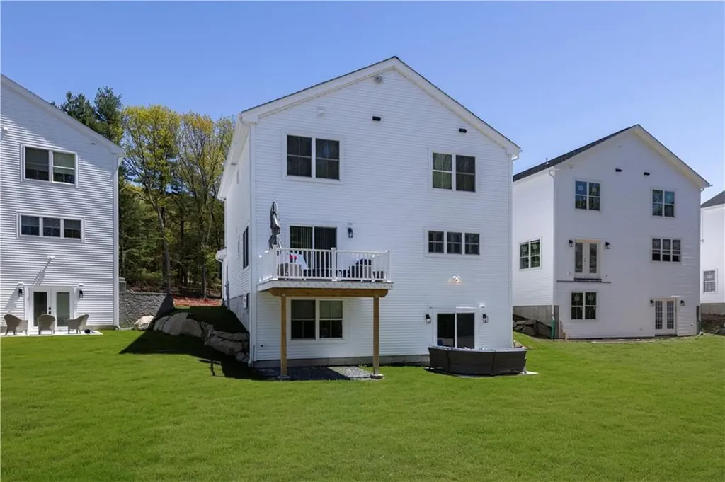 9 Stoneridge Road Smithfield RI 02917