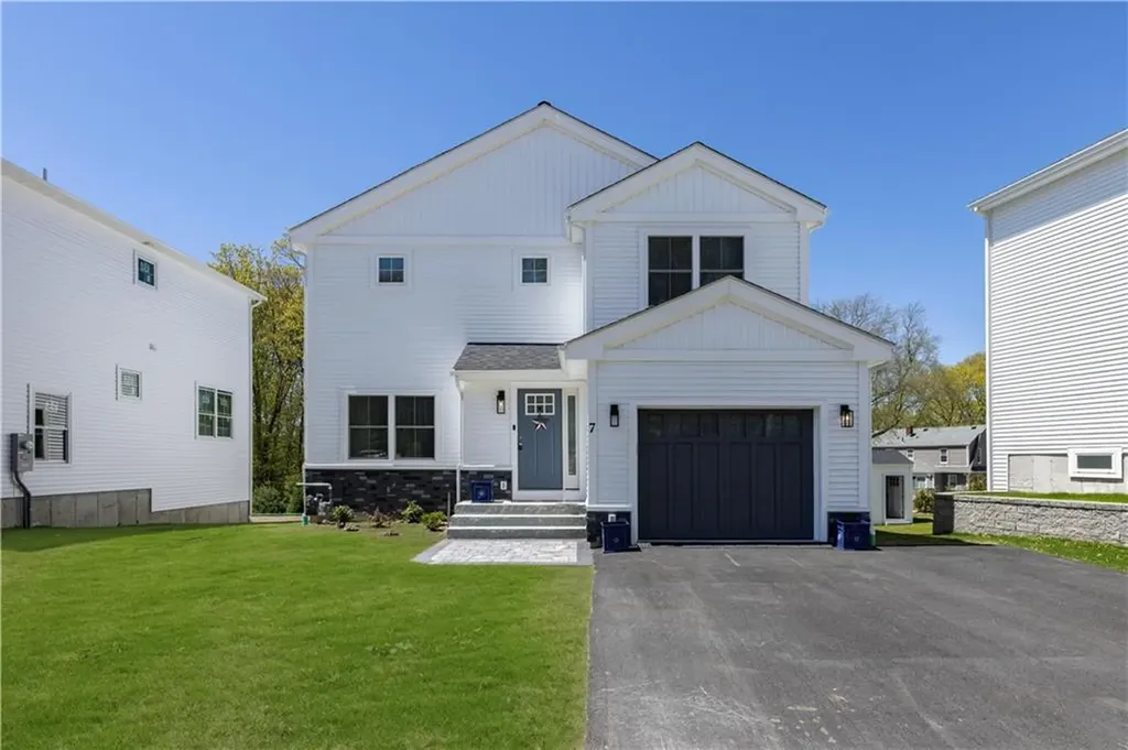 9 Stoneridge Road Smithfield RI 02917