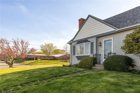 95 Douglas Avenue Portsmouth RI 02871