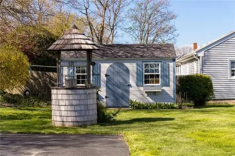 95 Douglas Avenue Portsmouth RI 02871