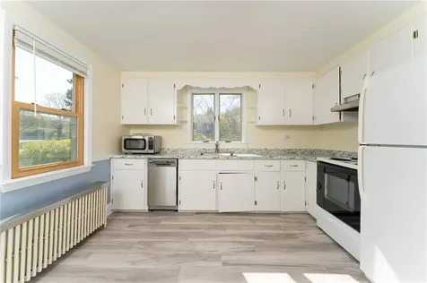 95 Douglas Avenue Portsmouth RI 02871