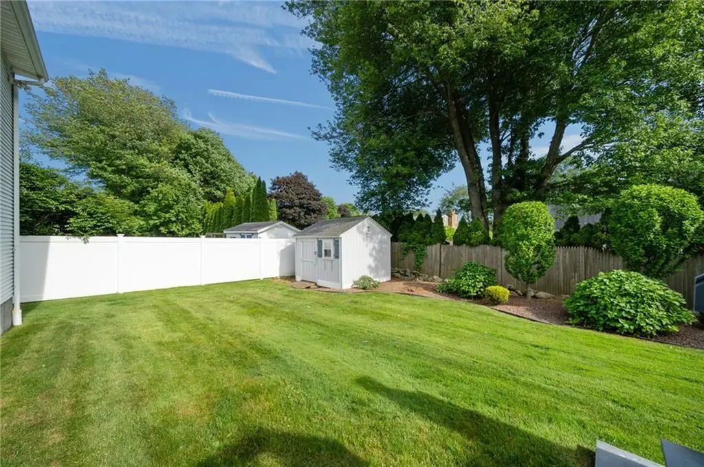 40 Conanicus Road Narragansett RI 02882