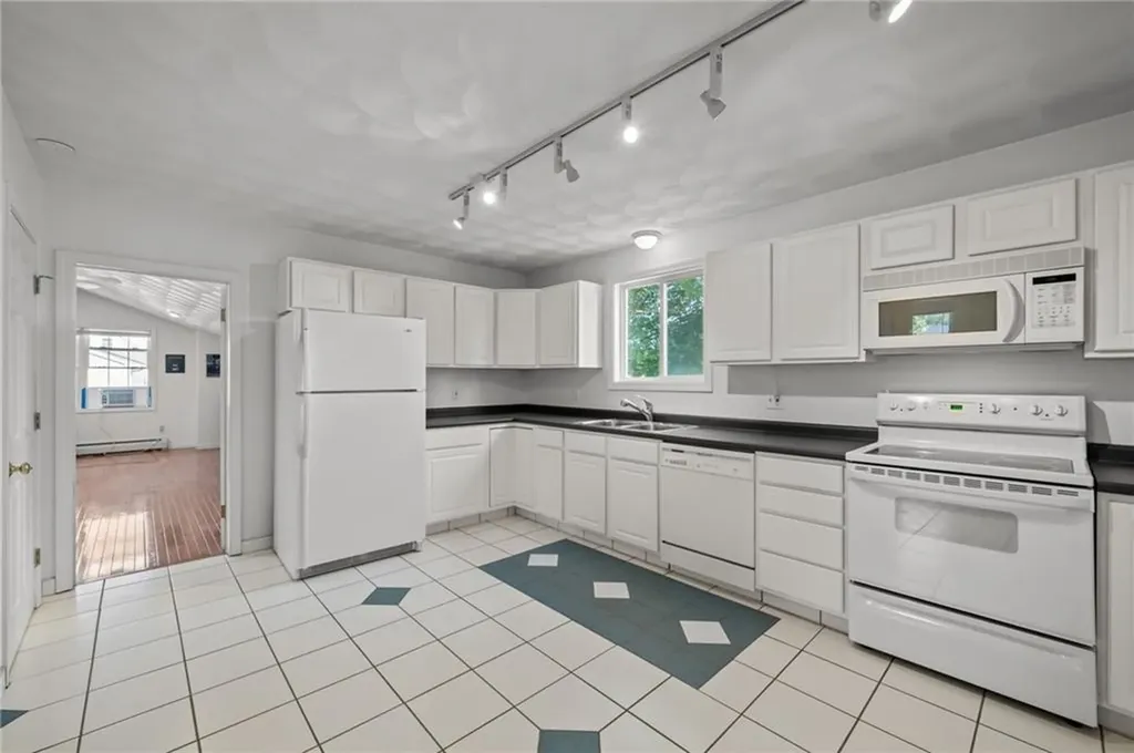 40 Conanicus Road Narragansett RI 02882