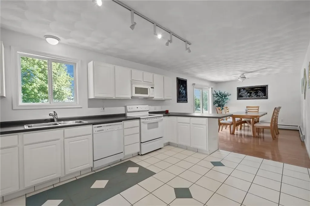 40 Conanicus Road Narragansett RI 02882