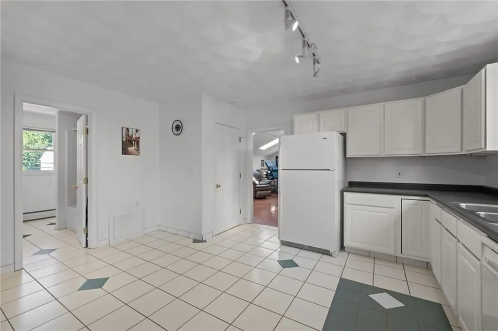 40 Conanicus Road Narragansett RI 02882