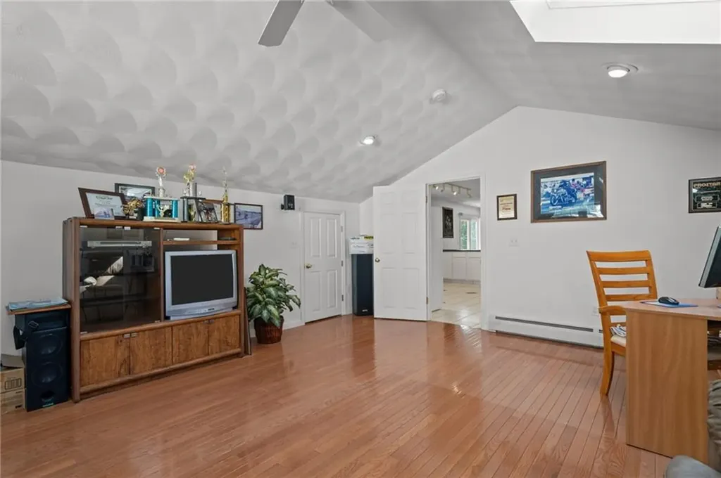 40 Conanicus Road Narragansett RI 02882