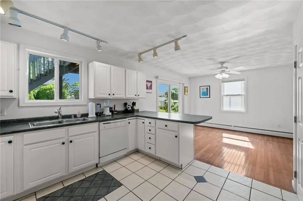 40 Conanicus Road Narragansett RI 02882