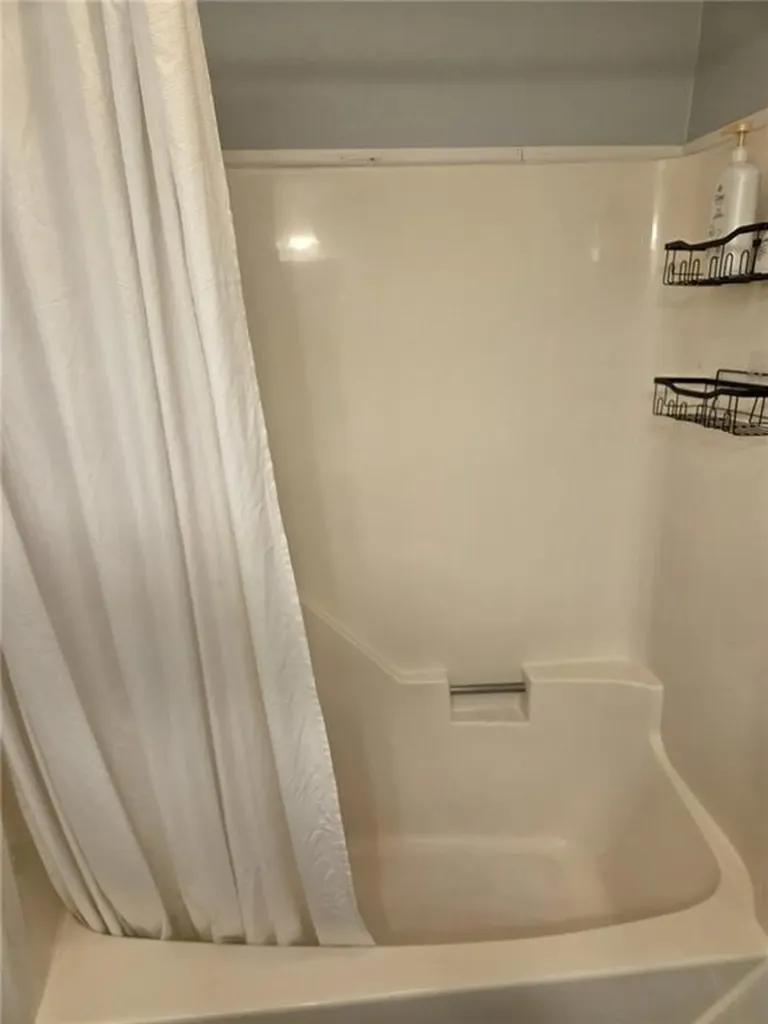 21 Sterling Drive Tiverton RI 02878