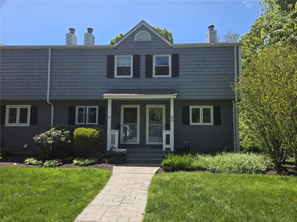 21 Sterling Drive Tiverton RI 02878