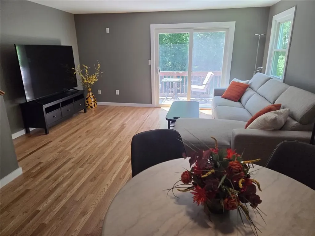 21 Sterling Drive Tiverton RI 02878