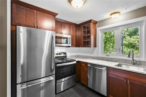 21 Sterling Drive Tiverton RI 02878