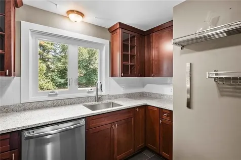 21 Sterling Drive Tiverton RI 02878