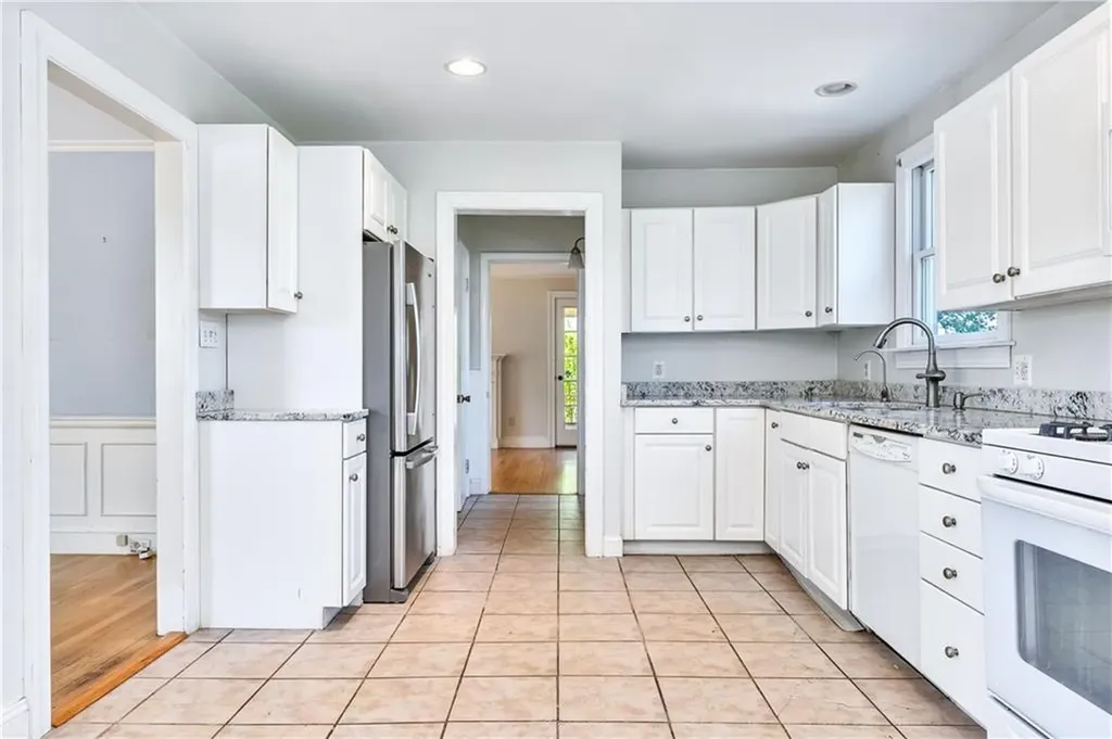 172 Hoyt Avenue East Providence RI 02916