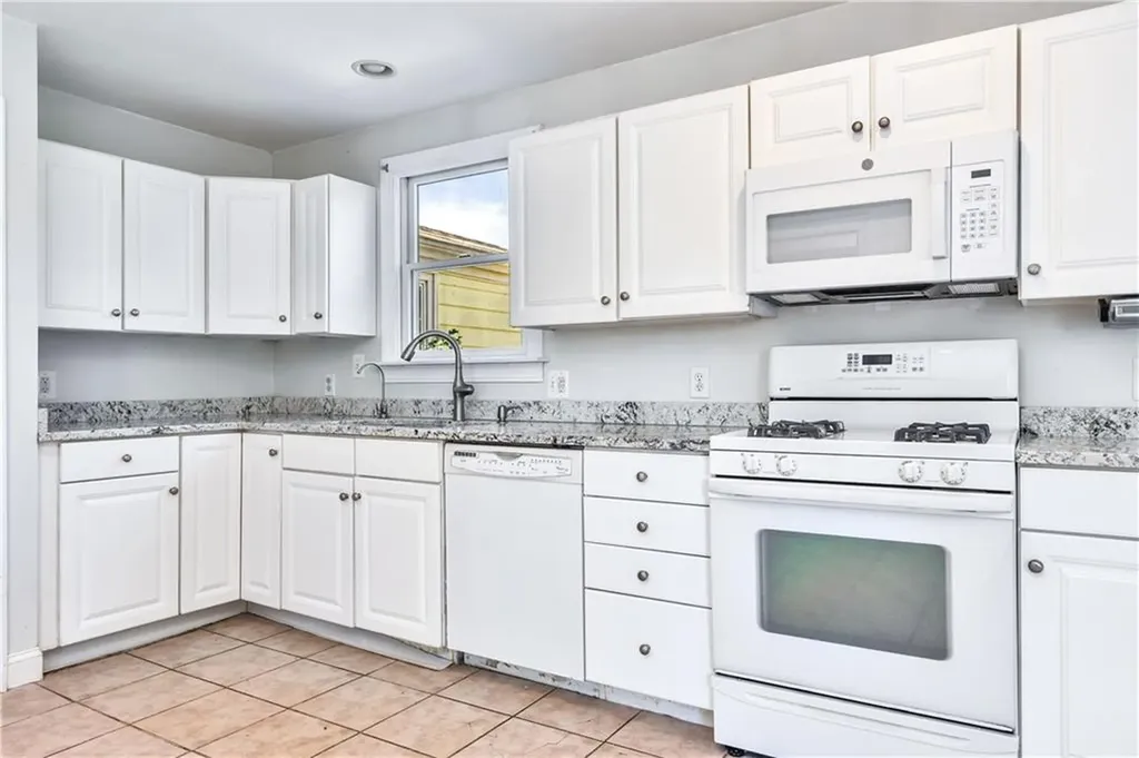 172 Hoyt Avenue East Providence RI 02916