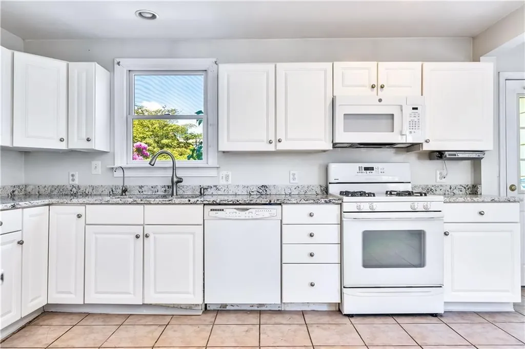 172 Hoyt Avenue East Providence RI 02916