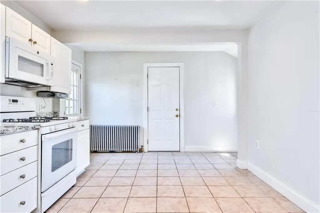 172 Hoyt Avenue East Providence RI 02916
