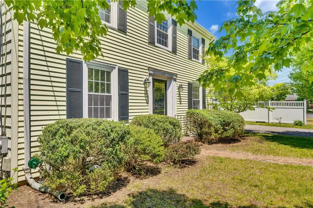 172 Hoyt Avenue East Providence RI 02916