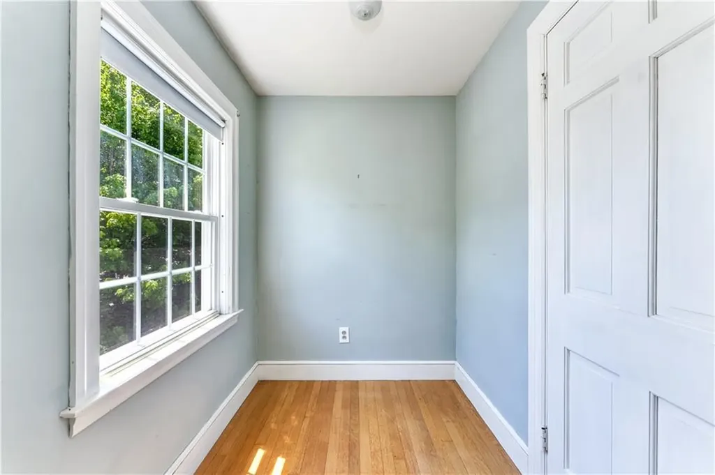 172 Hoyt Avenue East Providence RI 02916