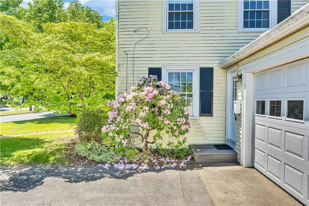 172 Hoyt Avenue East Providence RI 02916