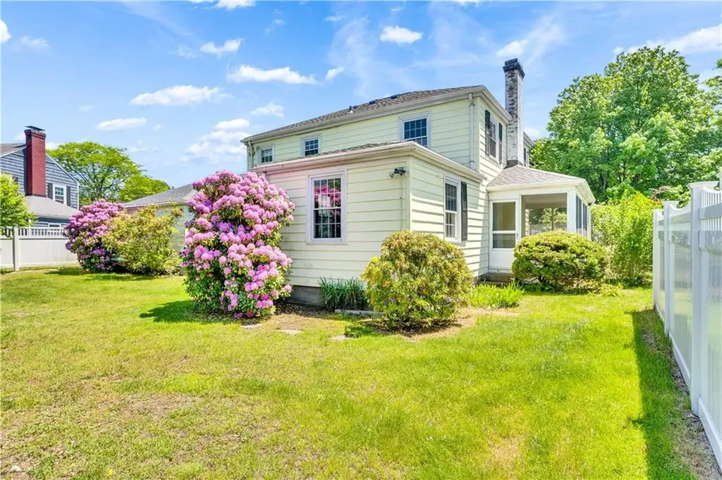 172 Hoyt Avenue East Providence RI 02916