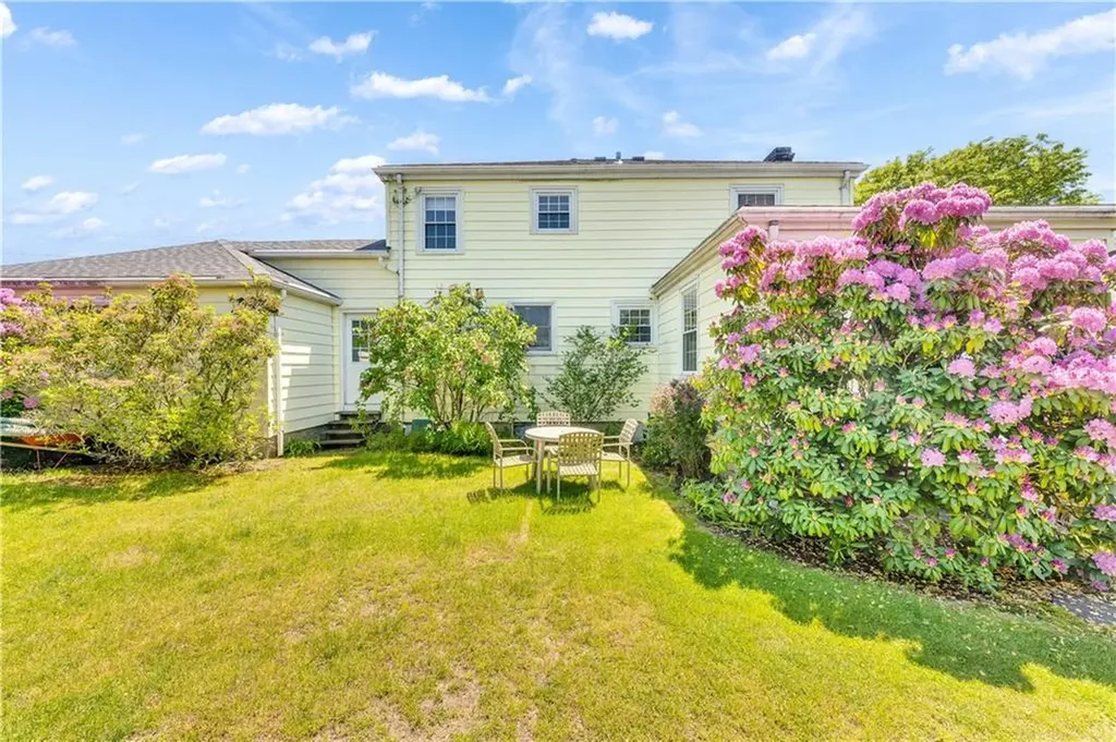 172 Hoyt Avenue East Providence RI 02916