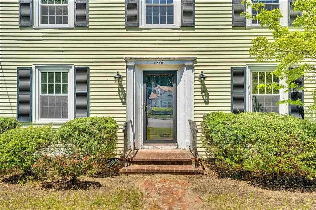 172 Hoyt Avenue East Providence RI 02916