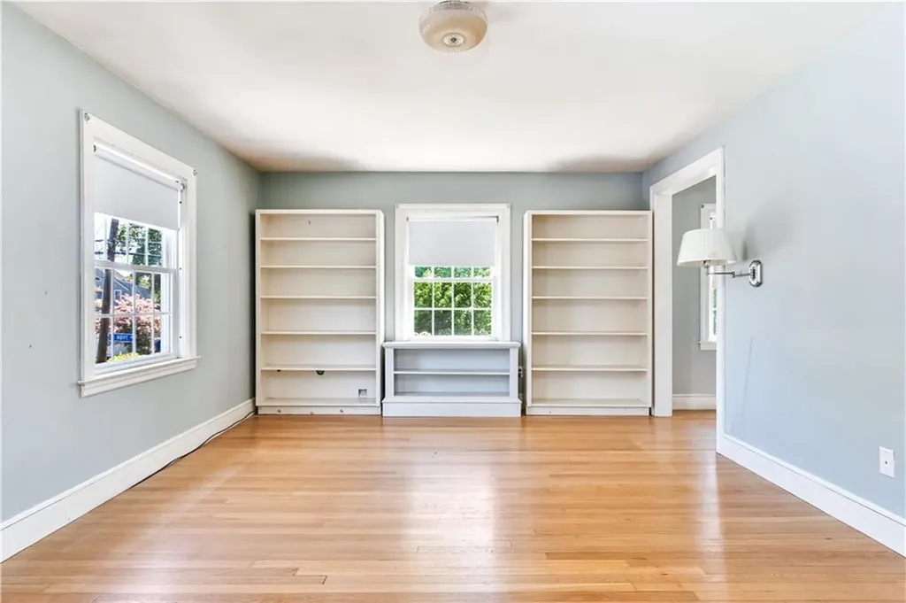 172 Hoyt Avenue East Providence RI 02916