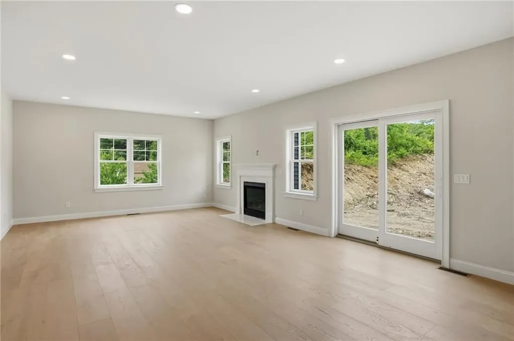 413 New River Road Lincoln RI 02838