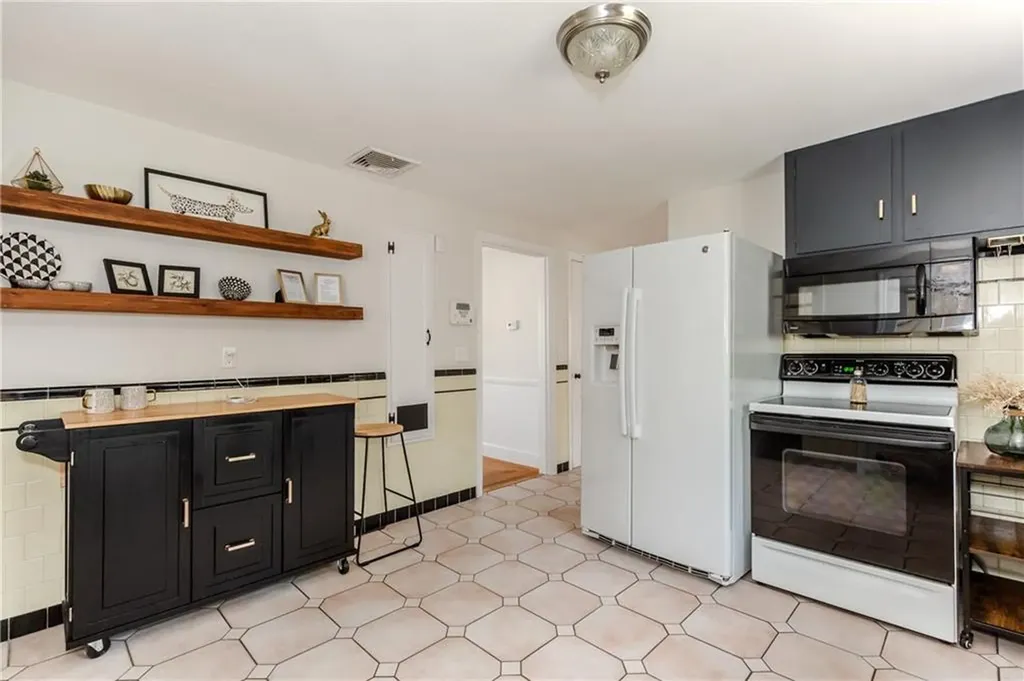 11 Palm Boulevard Warwick RI 02888