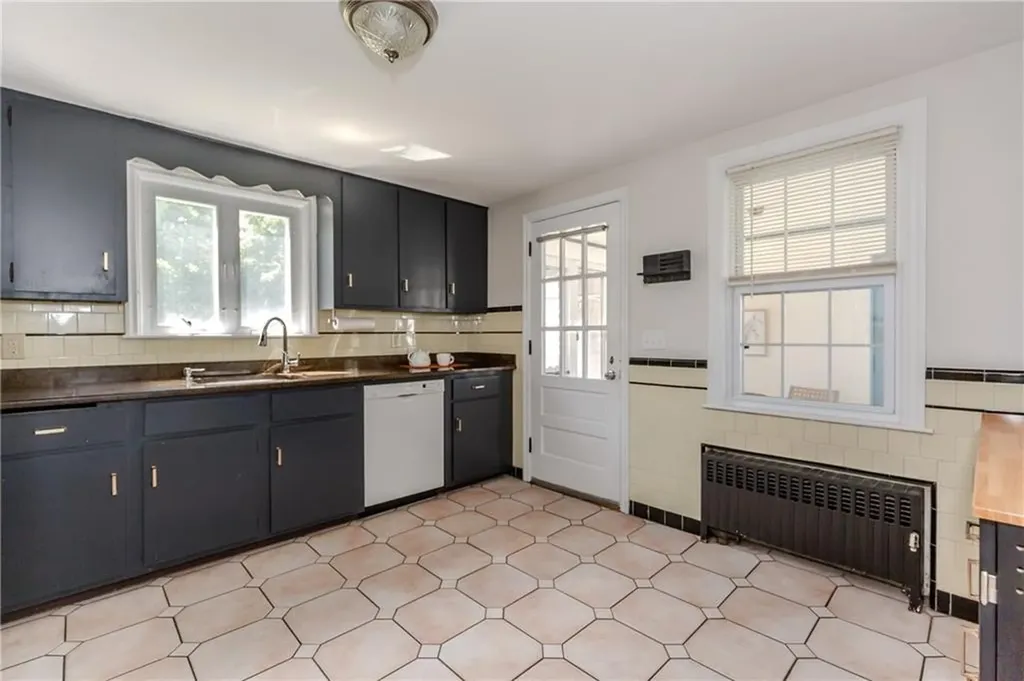 11 Palm Boulevard Warwick RI 02888
