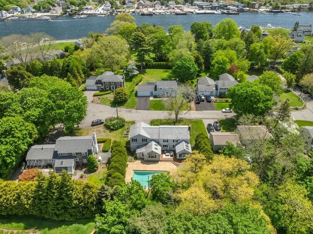 6 Driftwood Drive Barrington RI 02806