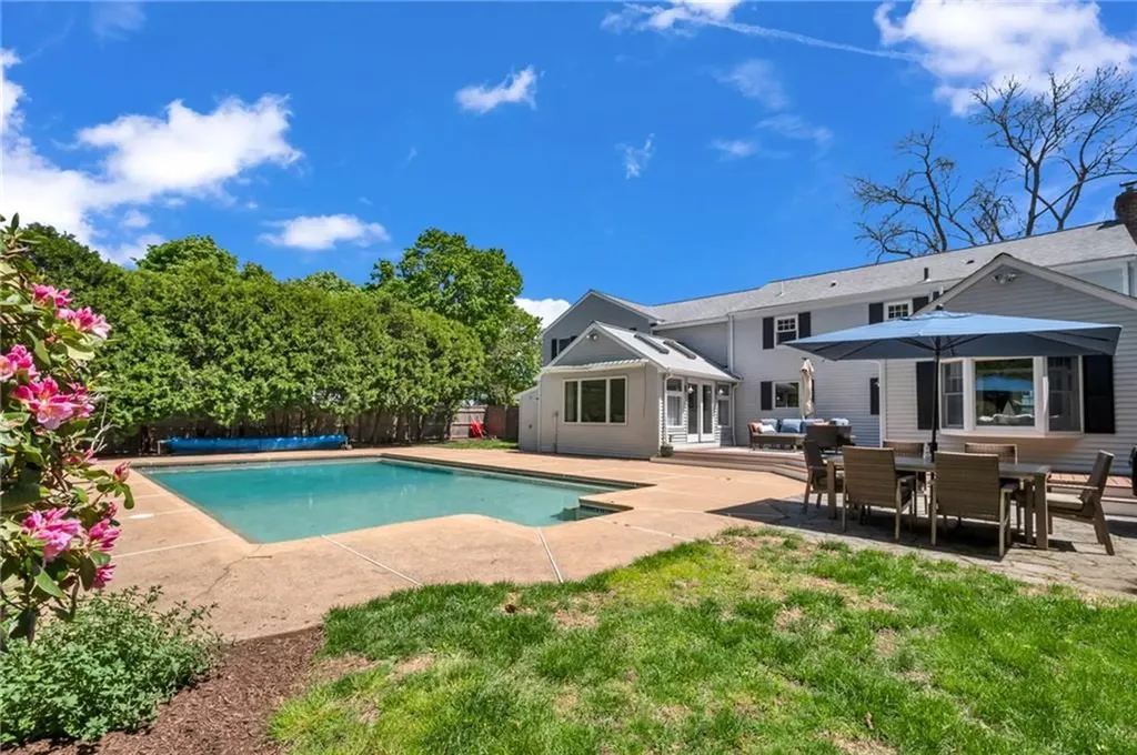 6 Driftwood Drive Barrington RI 02806