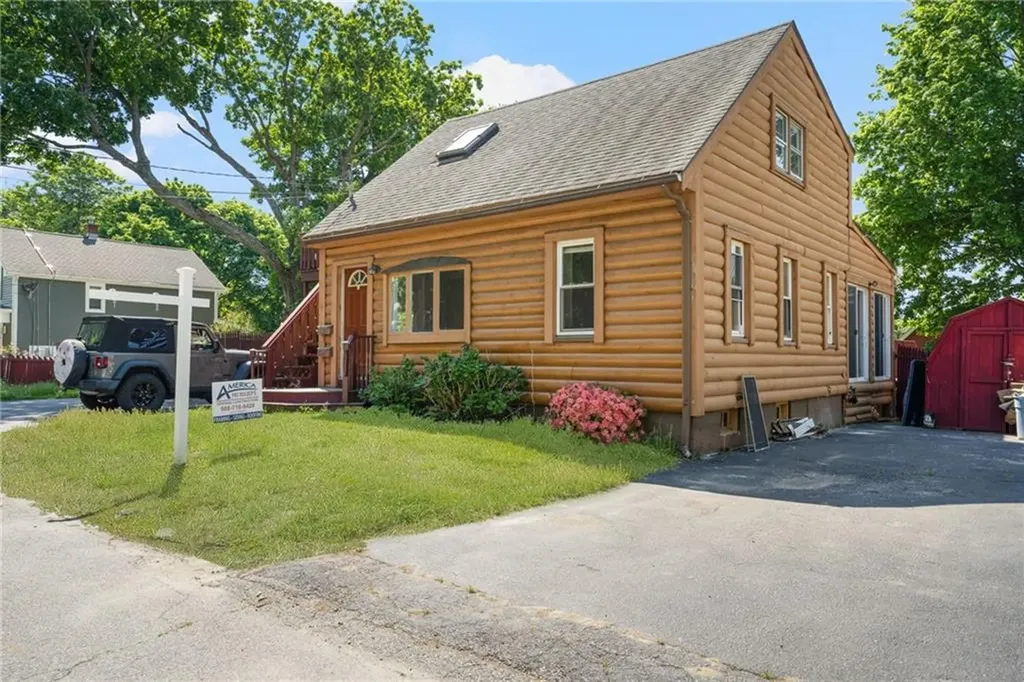 17 Padelford Avenue East Providence RI 02915
