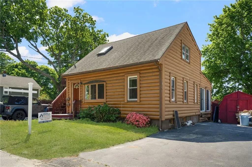 17 Padelford Avenue East Providence RI 02915