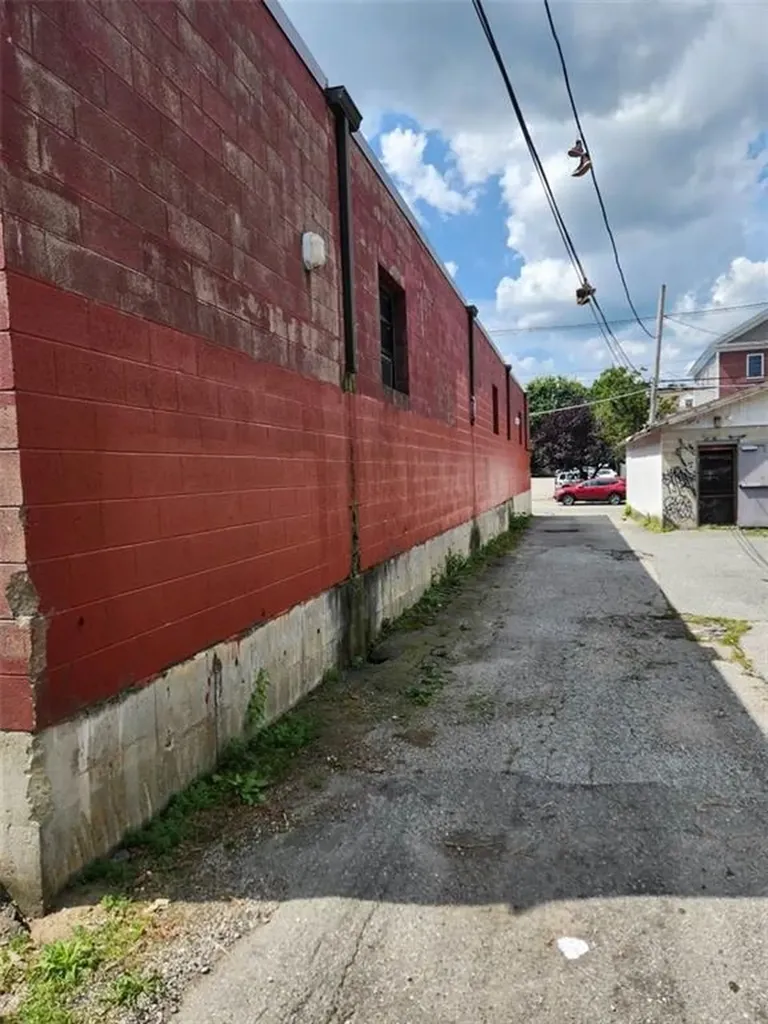31 Delaine Street Providence RI 02909