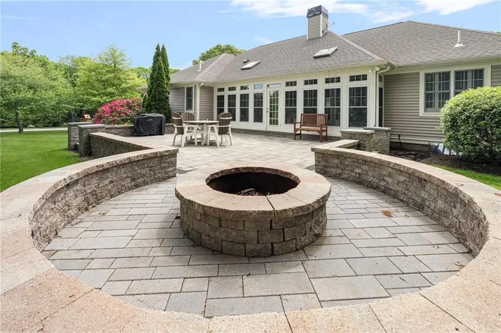 80 Douglas Drive North Kingstown RI 02874