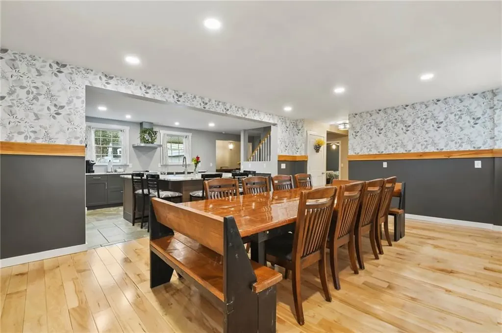 1381 Putnam Pike Glocester RI 02814