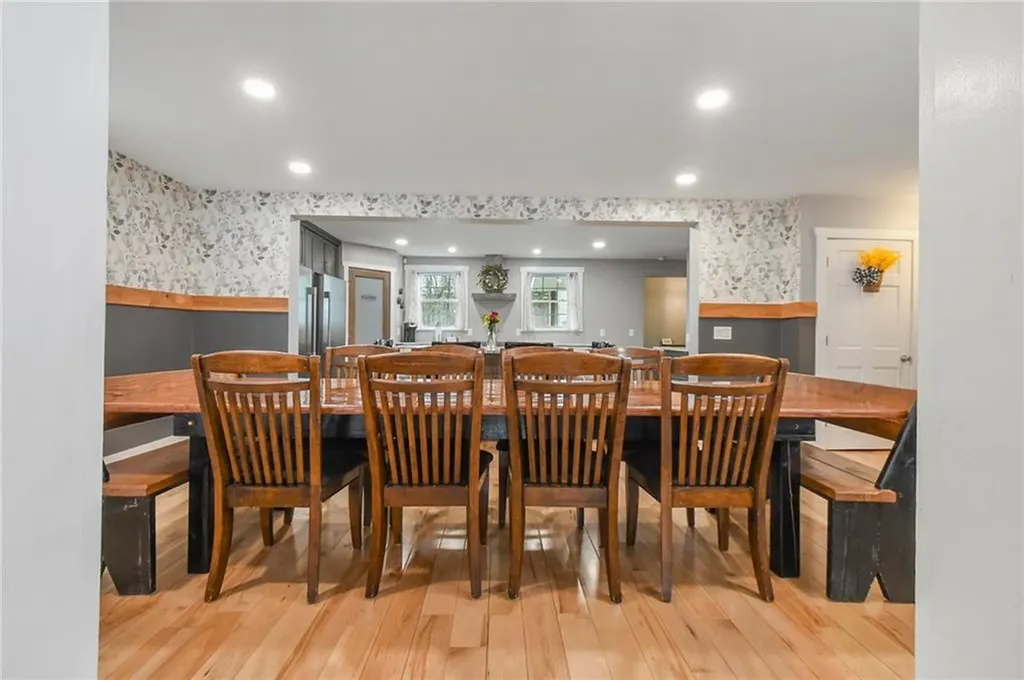 1381 Putnam Pike Glocester RI 02814