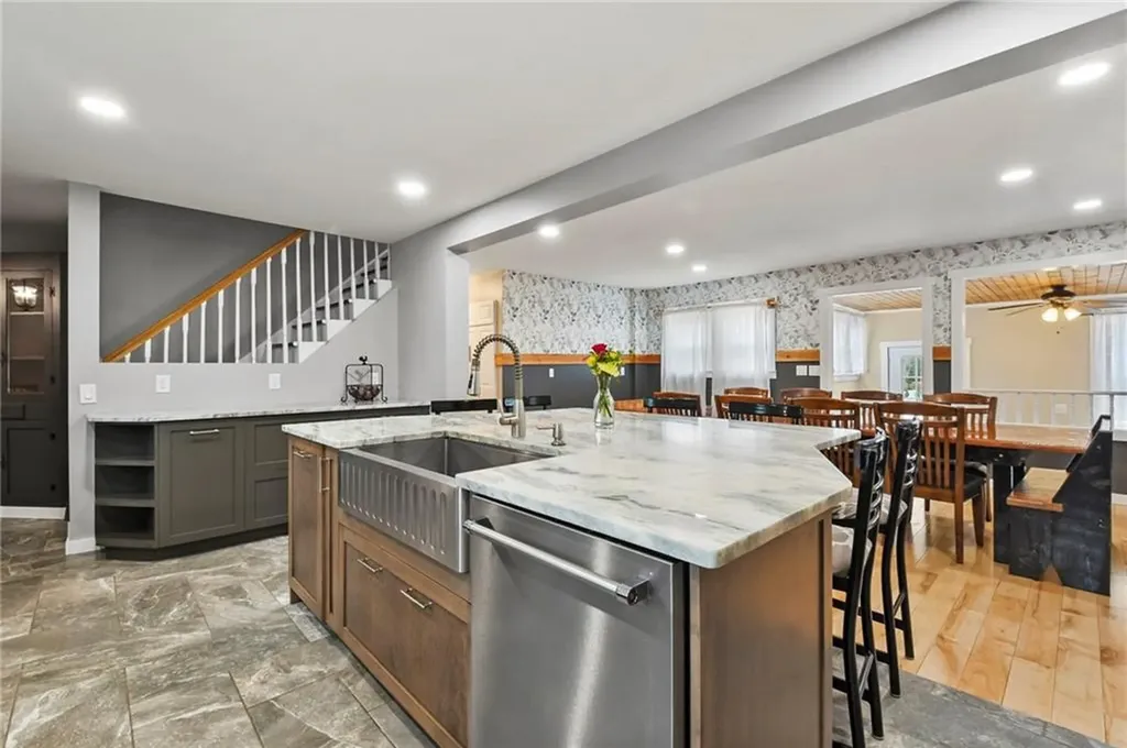 1381 Putnam Pike Glocester RI 02814