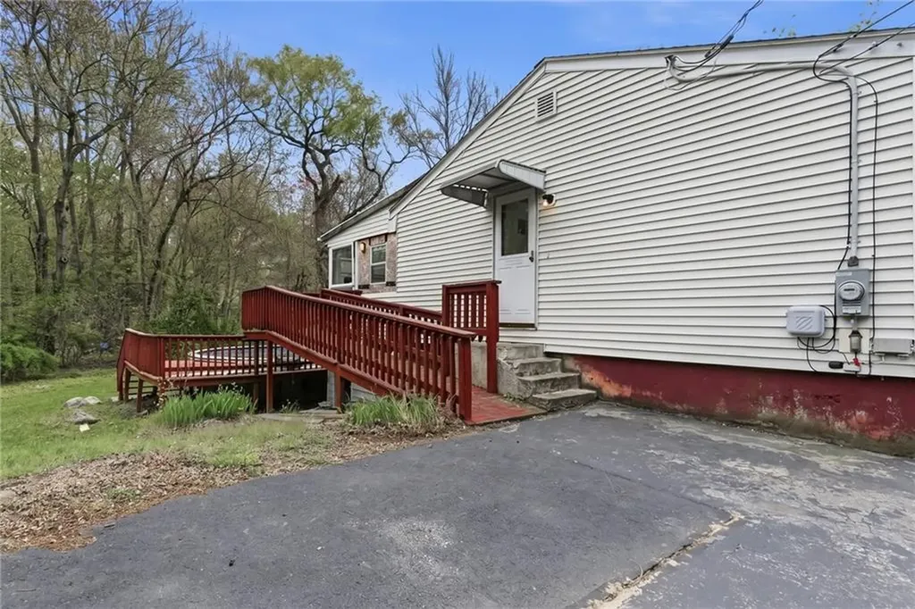 27 Douglas Circle Smithfield RI 02828