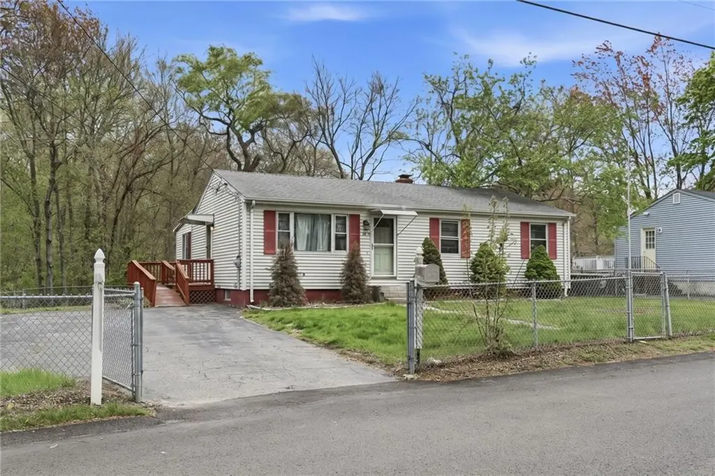 27 Douglas Circle Smithfield RI 02828