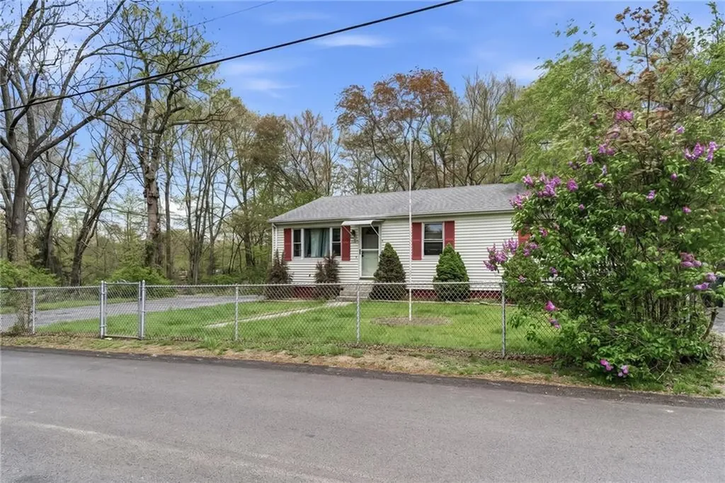 27 Douglas Circle Smithfield RI 02828