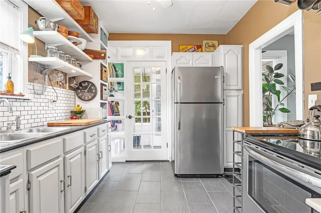 5 Dennis Avenue Cranston RI 02905