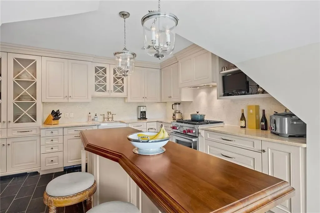127 Harrison Avenue Newport RI 02840