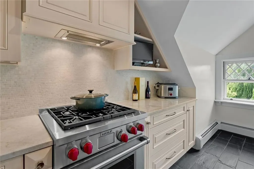127 Harrison Avenue Newport RI 02840